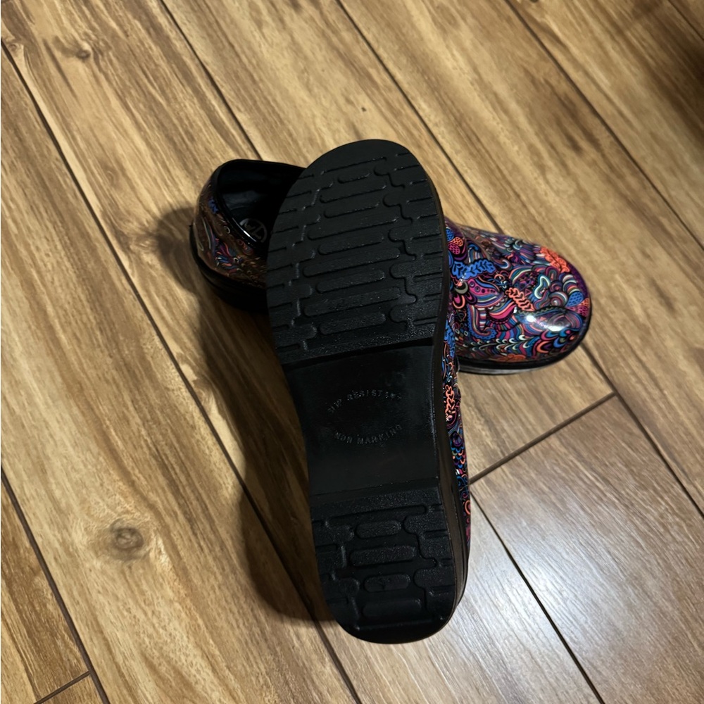 Beautiful Multicolored Clogs That Are Lightweight… - image 3